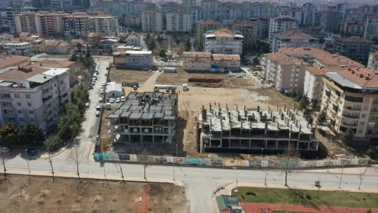 Başkan Çınar, kentsel dönüşüm projesindeki binaları inceledi