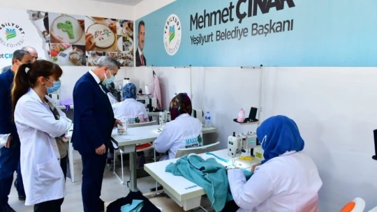 Başkan Çınar, tekstil kursunu ziyaret etti