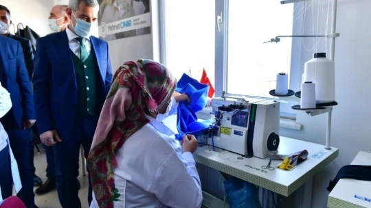 Başkan Çınar, tekstil kursunu ziyaret etti