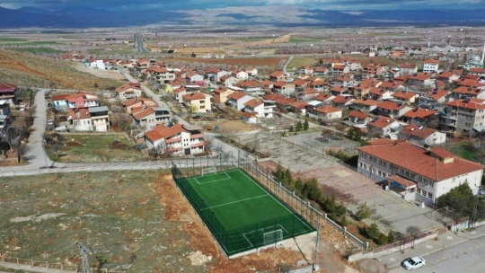 Başkan Çınar, yapımı tamamlanan semt sahasını inceledi