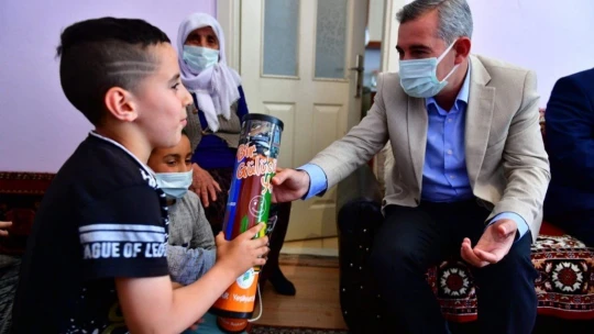 Başkan Çınar, yaşlı kadının hayır duasını aldı