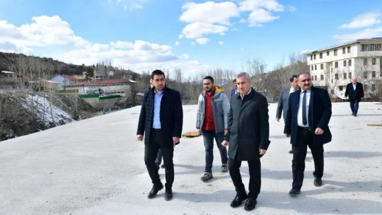 Başkan Çınar, Yeşilyurt güreş sahası çalışmalarını inceledi