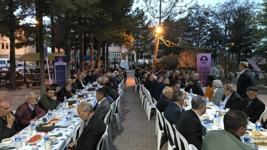 Başkan Cömertoğlu muhtarlarla iftarda buluştu