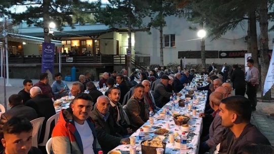 Başkan Cömertoğlu muhtarlarla iftarda buluştu