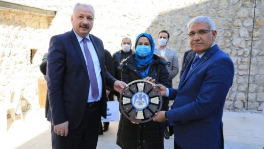 Başkan Güder, 10 bin çocuğun yüzünü güldürdü