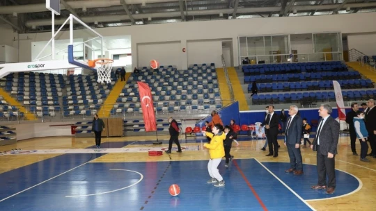 Başkan Güder'den down sendromlu çocuklara özel ilgi