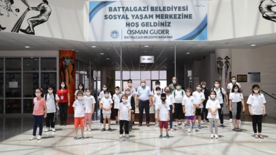 Başkan Güder'den Sosyal Yaşam Merkezi'ne övgü
