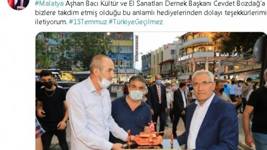 Başkan Güder'e anlamlı hediye