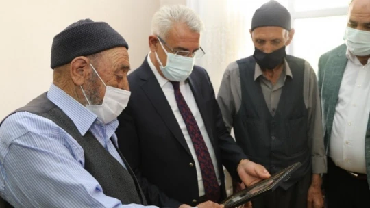 Başkan Güder yaşlıları unutmadı