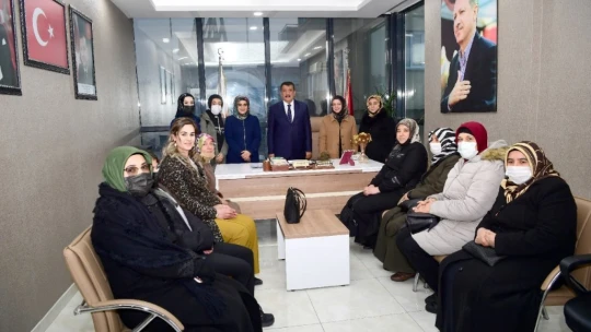 Başkan Gürkan, AK Parti Yeşilyurt İlçe Başkanlığını ziyaret etti