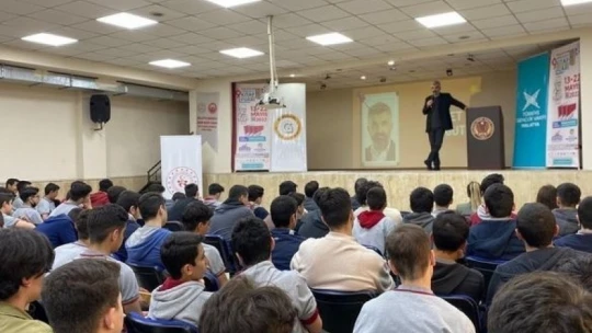 Başkan Gürkan'dan Kitap Fuarına övgü