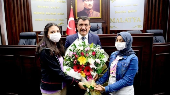 Başkan Gürkan'dan öğrencilere hediye