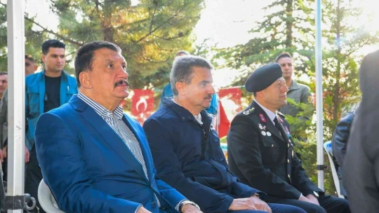 Başkan Gürkan'dan şehitlik ziyareti