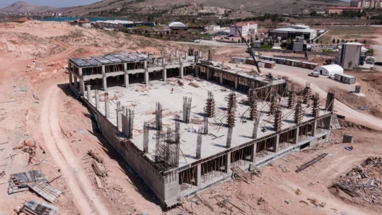 Başkan Gürkan, inşaatı devam eden yemek ve ekmek fabrikalarını gezdi