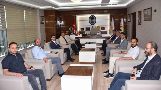 Başkan Özcan'dan kayısı üreticilerine destek çağrısı