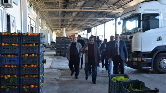Başkan Sadıkoğlu hal esnafına destek çıktı
