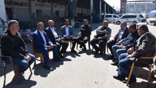 Başkan Sadıkoğlu hal esnafına destek çıktı