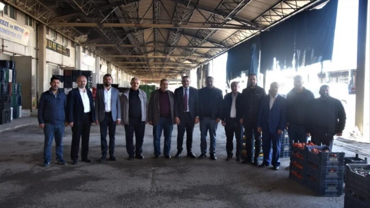 Başkan Sadıkoğlu hal esnafına destek çıktı