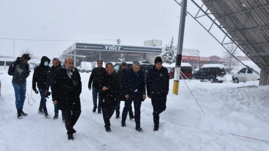Başkan Sadıkoğlu'ndan, esnafa geçmiş olsun ziyareti