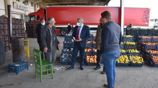 Başkan Sadıkoğlu sebze meyve komisyoncularının sorunlarını dinledi