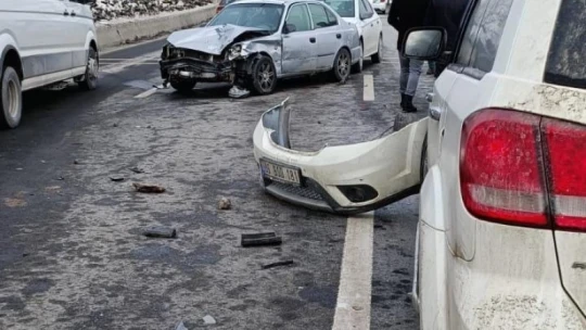 Başkentte 9 araç birbirine girdi