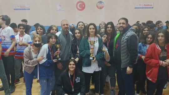 Basketbol'da kupalar sahibini buldu