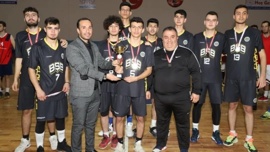 Basketbol'da kupalar sahibini buldu