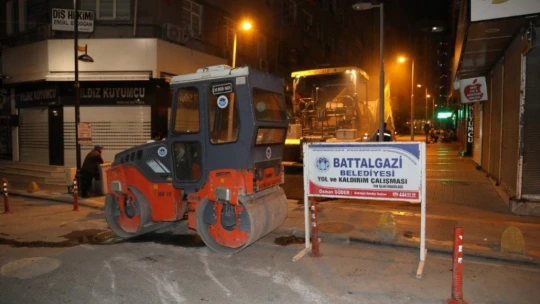 Battalgazi Belediyesi sokakları asfaltlamaya devam ediyor
