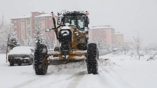 Battalgazi'de karla mücadele 500 personel ile yürütülüyor