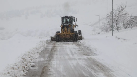 Battalgazi'de karla mücadele 500 personel ile yürütülüyor