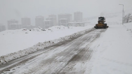 Battalgazi'de karla mücadele 500 personel ile yürütülüyor