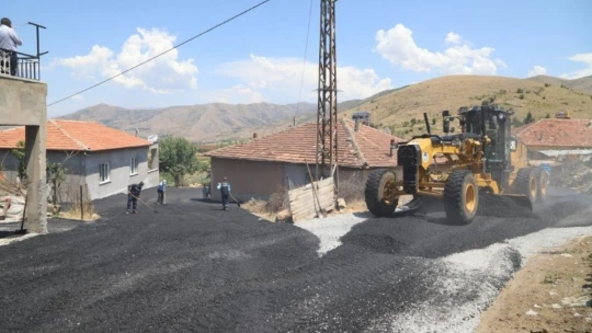 Battalgazi'de kırsal mahallede asfalt serimi yapıldı