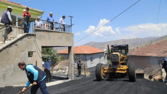 Battalgazi'de kırsal mahallede asfalt serimi yapıldı