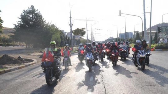 Battalgazi'de motosiklet kortejli Zafer Bayramı kutlaması