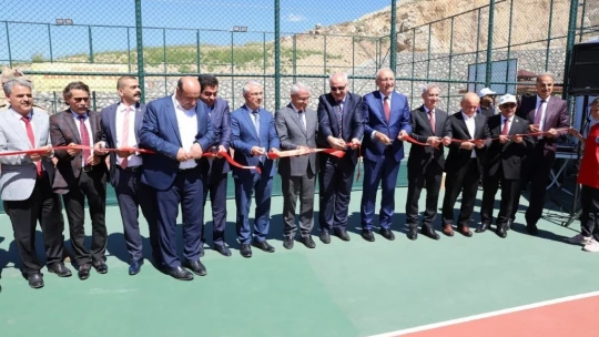 Battalgazi'deki spor sahaları törenle hizmete açıldı