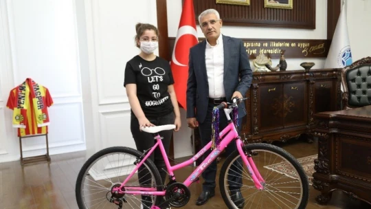 Battalgazi'den 15 Temmuz konulu resim yarışmasında ödüller verildi