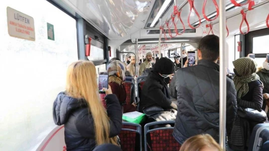Battalgazi'nin torunları trambüste Sarıkamış şehitlerini andı