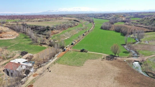Batuhan'ın okul yolu asfaltlanıyor