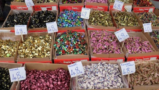 Bayram şekerleri tezgahlardaki yerini aldı