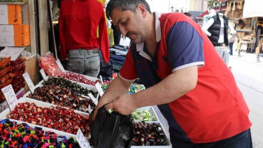 Bayram şekerleri tezgahlardaki yerini aldı