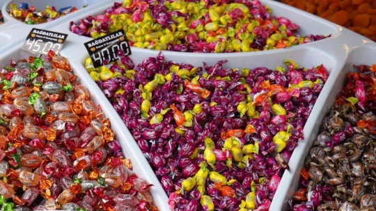 Bayram şekerleri tezgahlardaki yerini aldı