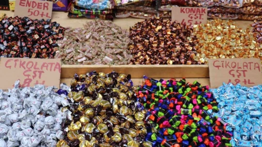 Bayram şekerleri tezgahlardaki yerini aldı