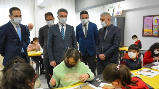 Beceri atölyelerinde öğrenciler yeteneğini keşfediyor