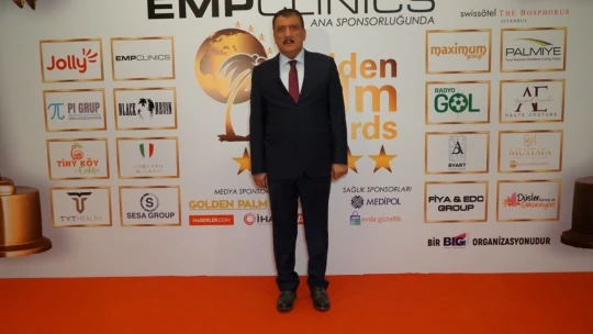 Belediye Başkanı Gürkan'a iki ödül