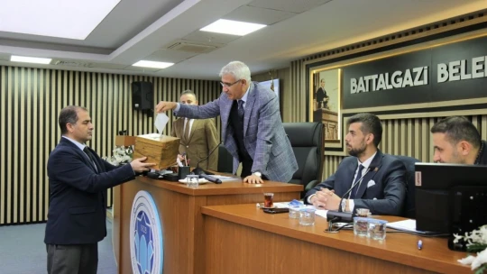 Belediye meclisinde 8 madde görüşüldü