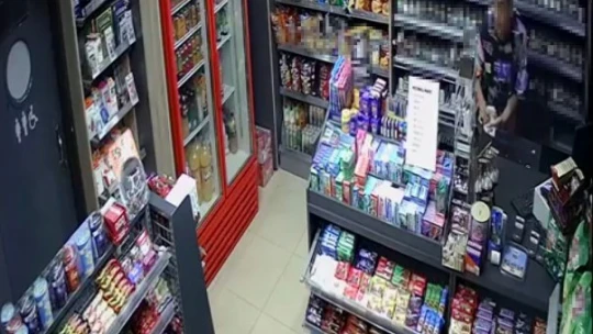 Benzin istasyonunun marketinden para çalıp kayıplara karıştı