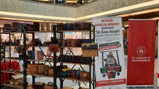 Beydağı Gençlik Merkezi'nin sergisi AVM'de açıldı