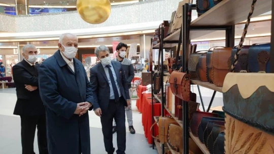 Beydağı Gençlik Merkezi'nin sergisi AVM'de açıldı