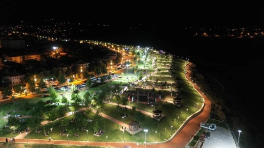 Beylerderesi şehir parkında sinema keyfi