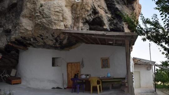 Bin 700 metre yükseklikteki mağara evler ilgi odağı oldu